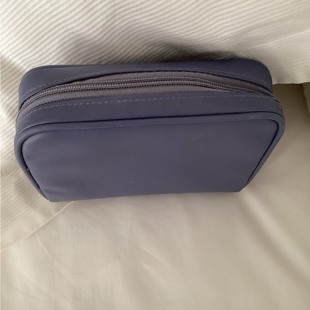 COPY - MARY KAY MAKE-UP TRAVEL BAG - Picture 3 of 9